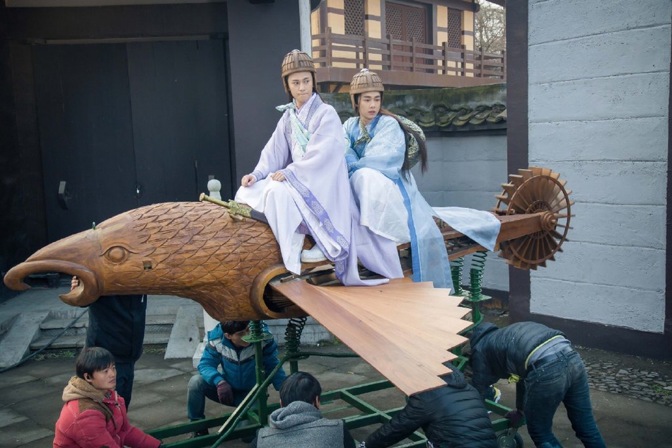 组图:《青云志》花絮照曝光 李易峰可爱赵丽颖乖巧杨紫英气