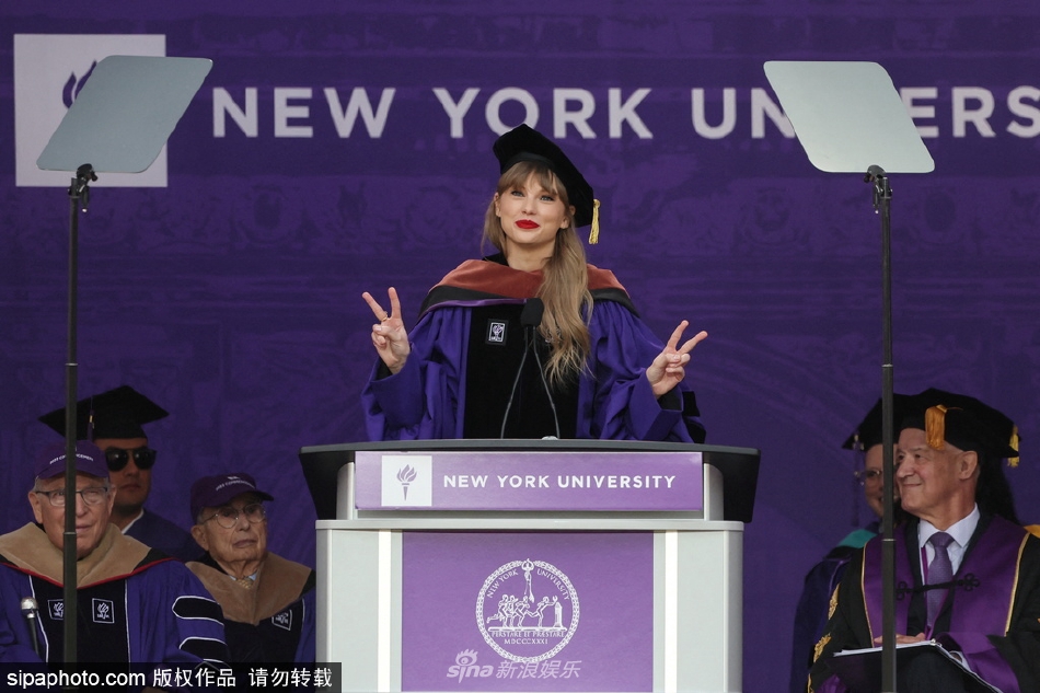 组图霉霉泰勒斯威夫特纽约大学发表演讲被授予博士学位
