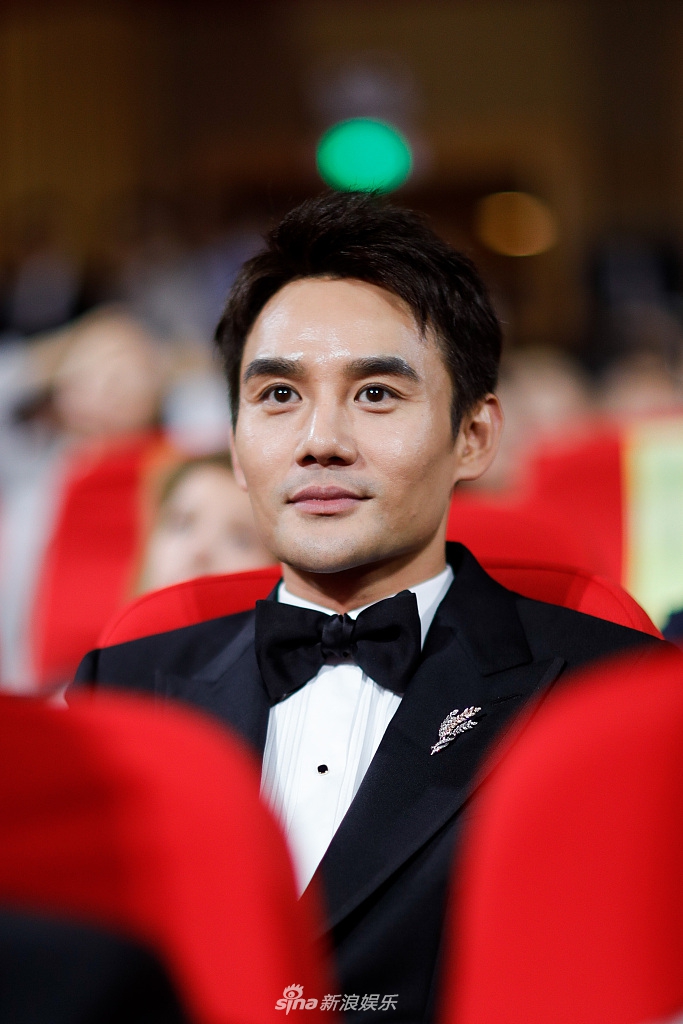 组图王凯童瑶坐邻座互动频繁马伊琍朱一龙全神贯注超认真