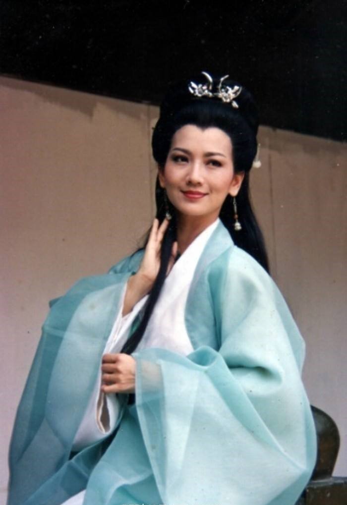 1 / 11 新浪娱乐讯 《新白娘子传奇》再度翻拍,由鞠婧祎,于朦胧主演