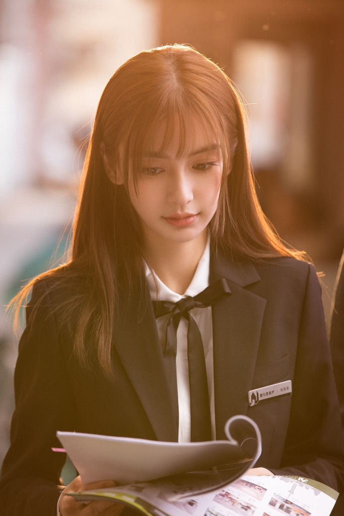 组图:angelababy上演制服诱惑 剪空气刘海清新出镜_高清图集_新浪网