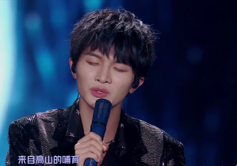 组图好浪漫周深的蓝沙变蓝了兑现和粉丝一起战斗承诺