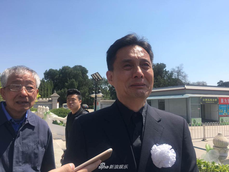 4月21日,杨洁导演的告别会在北京八宝山举行.