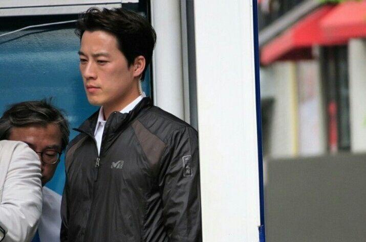 jpg,715x474,192kb,377_250组图 韩国总统保镖爆红 这长相可出道jpg