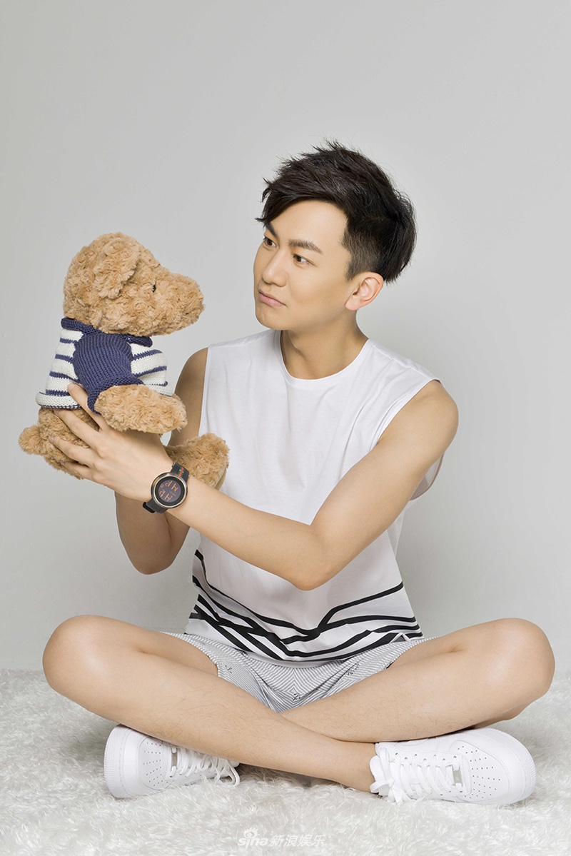 组图:《绝密543》王聪为角色晒黑 上演革命战斗英雄