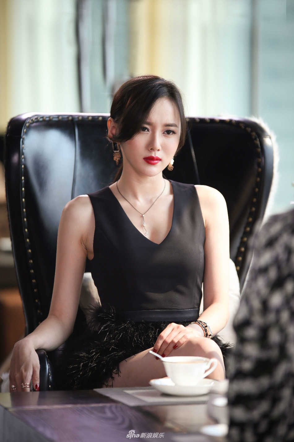 柔和!江铠同照片"一波三折"-第2张图片-霓裳博客