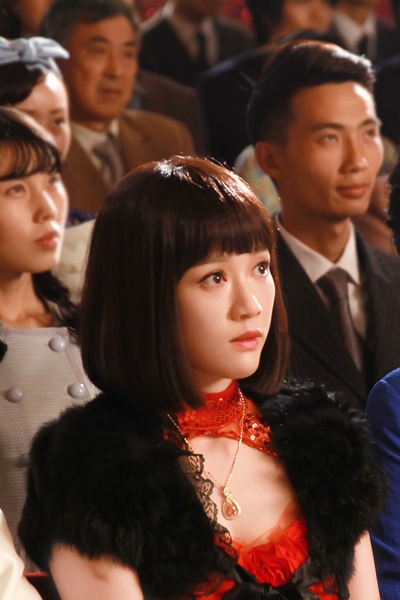 新浪娱乐讯 电视剧《传奇大亨》正在热播,陈乔恩特邀出演剧中初代影后