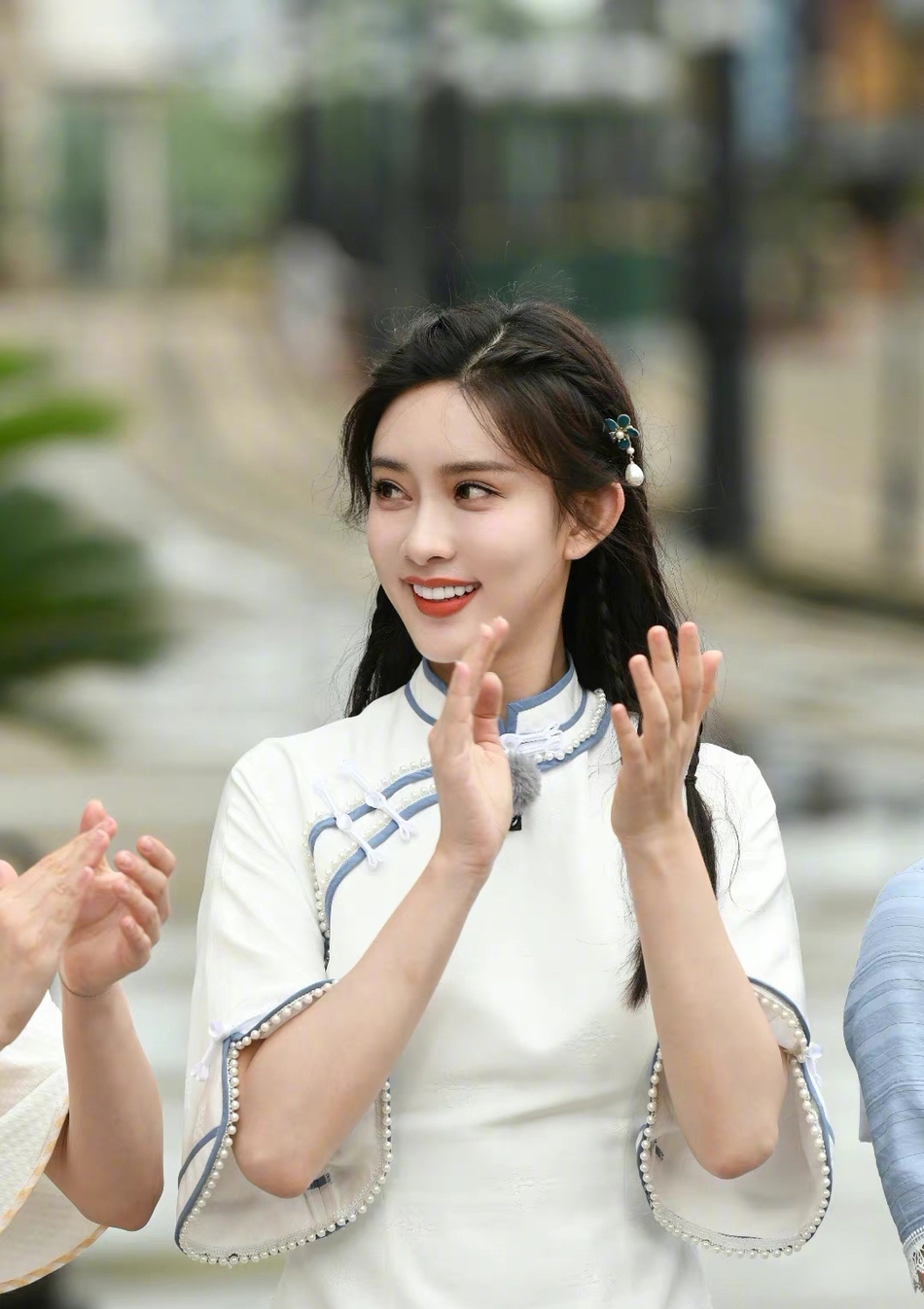 组图:孟子义《奔跑吧》路透曝光 民国学生造型书卷味十足