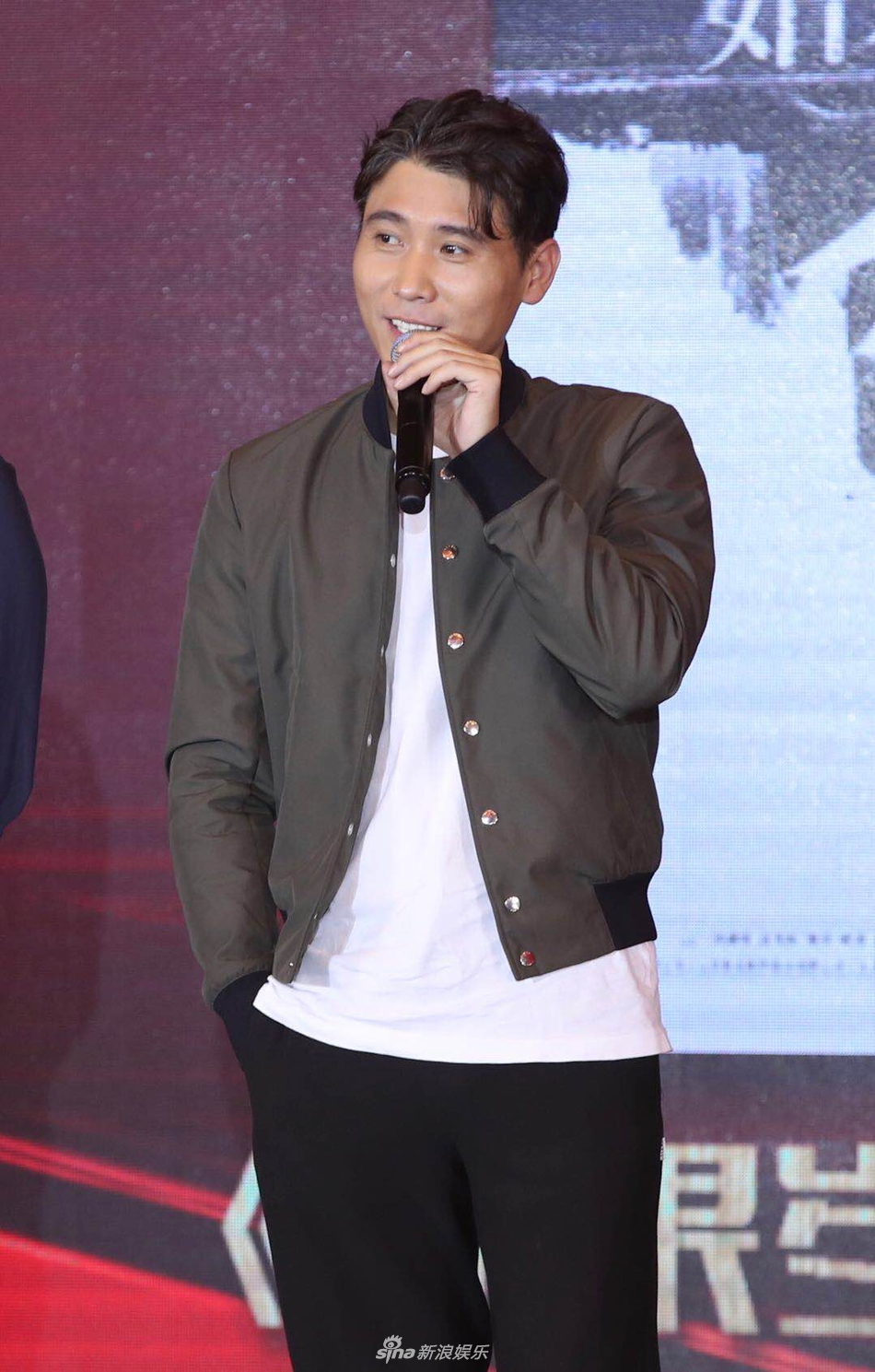 组图:千玺刘涛等亮相招商会推荐新剧 王凯获封"肉饼王"_高清图集_新浪