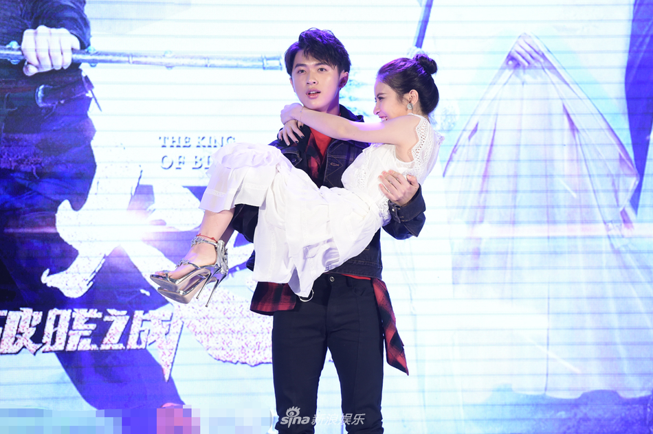 组图:景甜壁咚陈柏霖秀默契 张逸杰公主抱赖雨蒙好甜