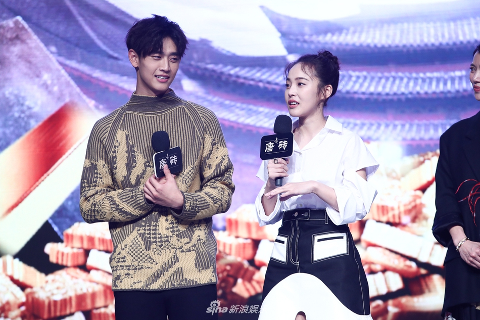 组图:张晓龙《唐砖》力挺外甥女 张智尧送包包逗乐袁咏仪