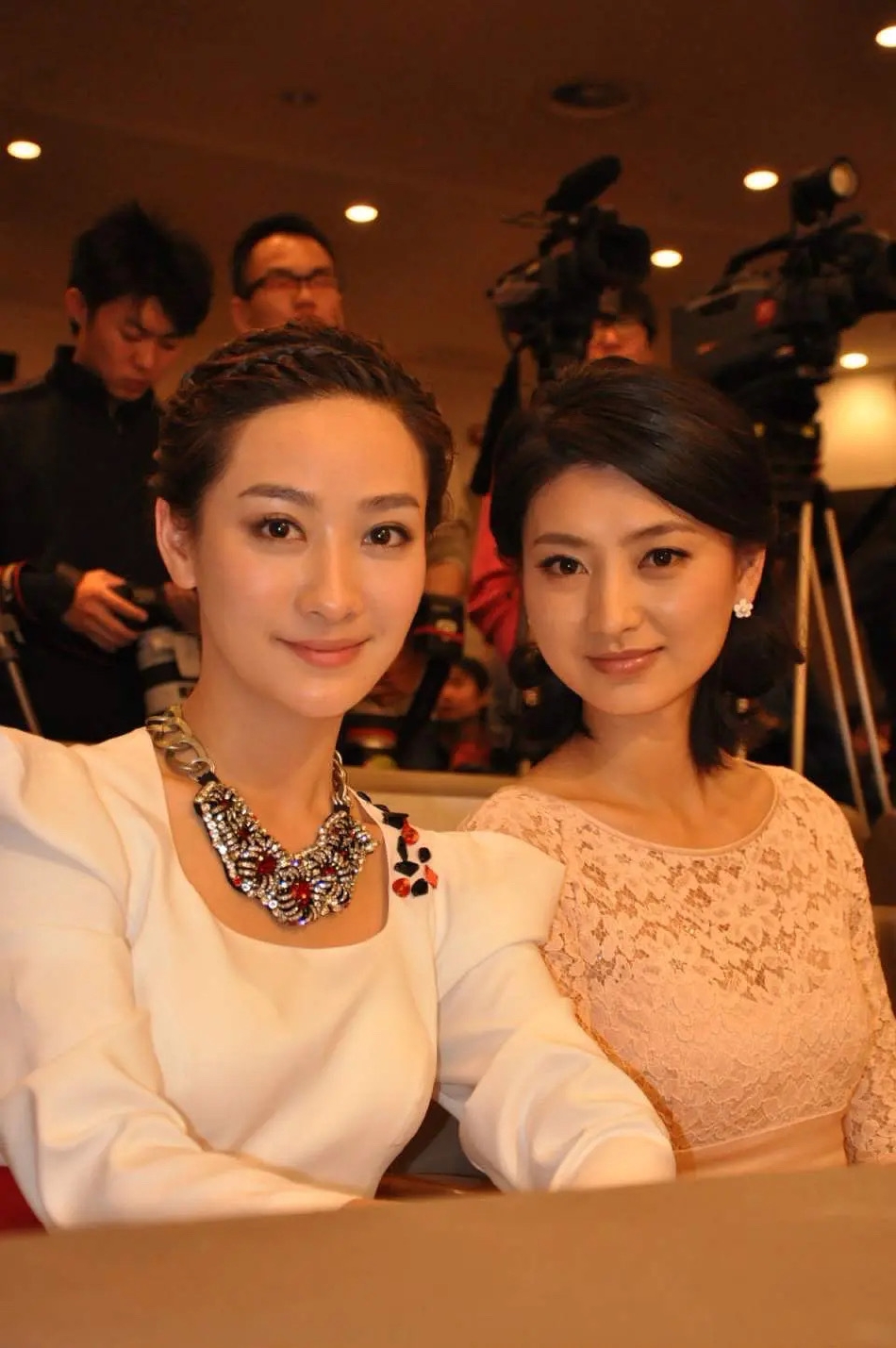 组图：《甄嬛传》庆功宴旧照孙俪蒋欣谭松韵等小主同框清丽可爱