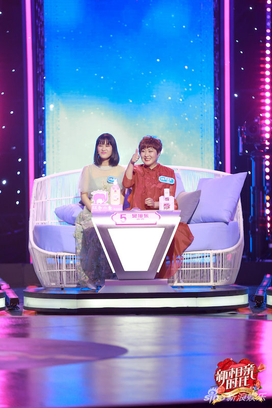 "最开明婆婆"携单身儿女相亲