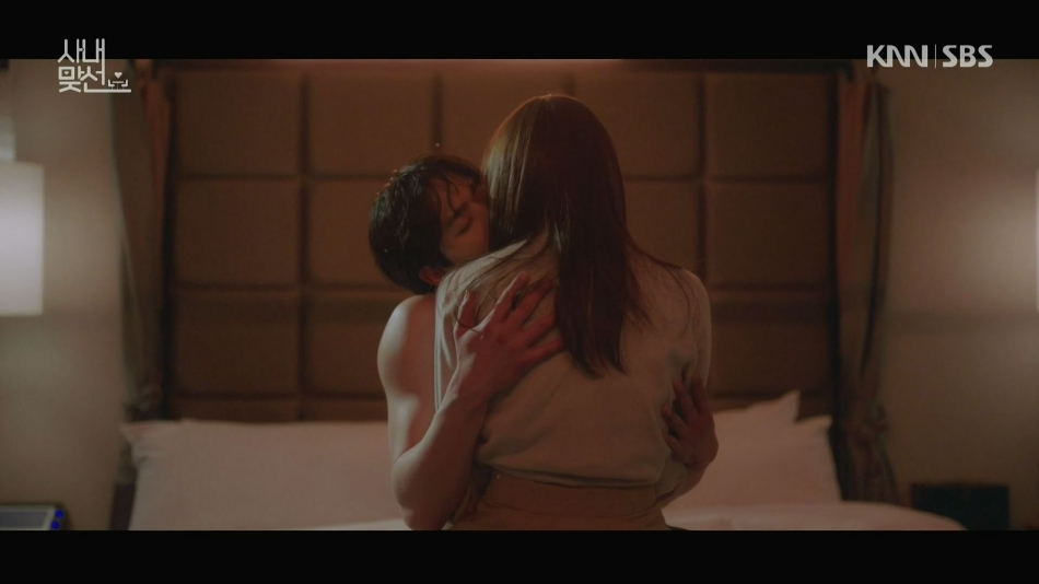 组图：脸红心跳！《社内相亲》安孝燮金世正上演激情吻戏第4张图片