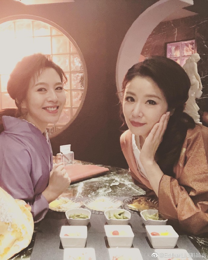 组图：祝我们幸福！刘品言晒片场花絮照告别《华灯初上》Hana