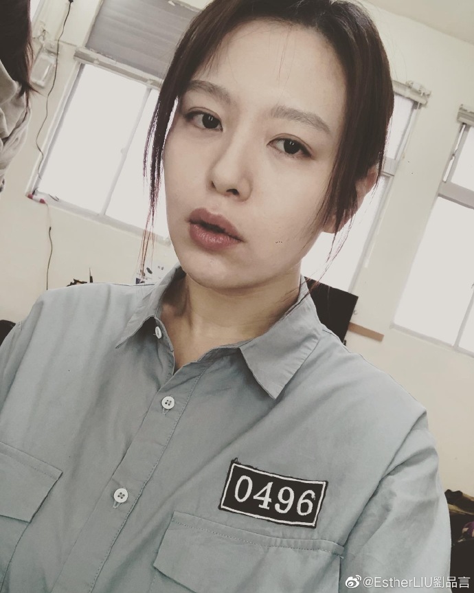 组图：祝我们幸福！刘品言晒片场花絮照告别《华灯初上》Hana第5张图片