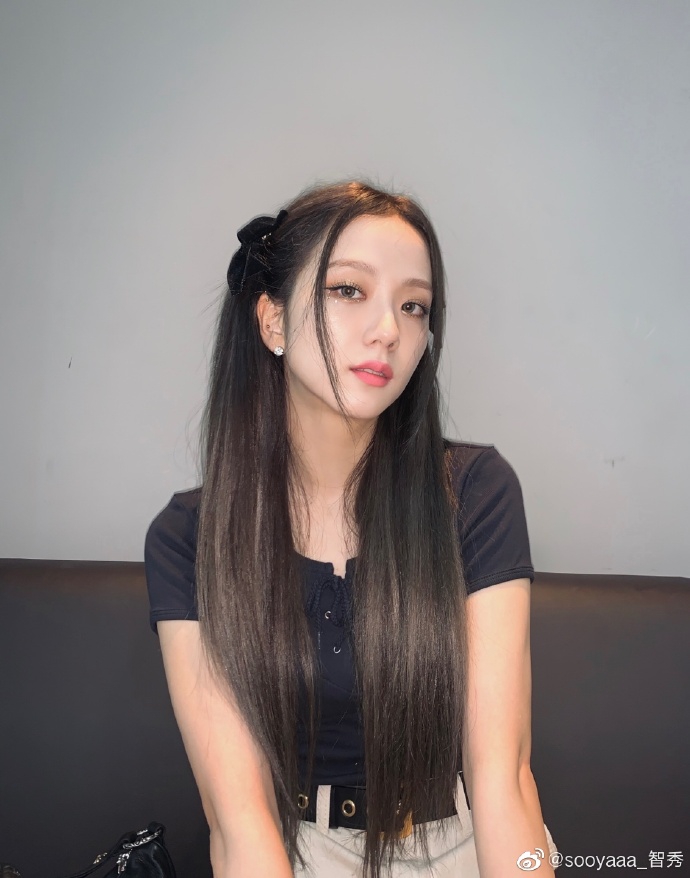 組圖：BLACKPINK一位！JENNIE智秀微博營業曬造型感恩粉絲
