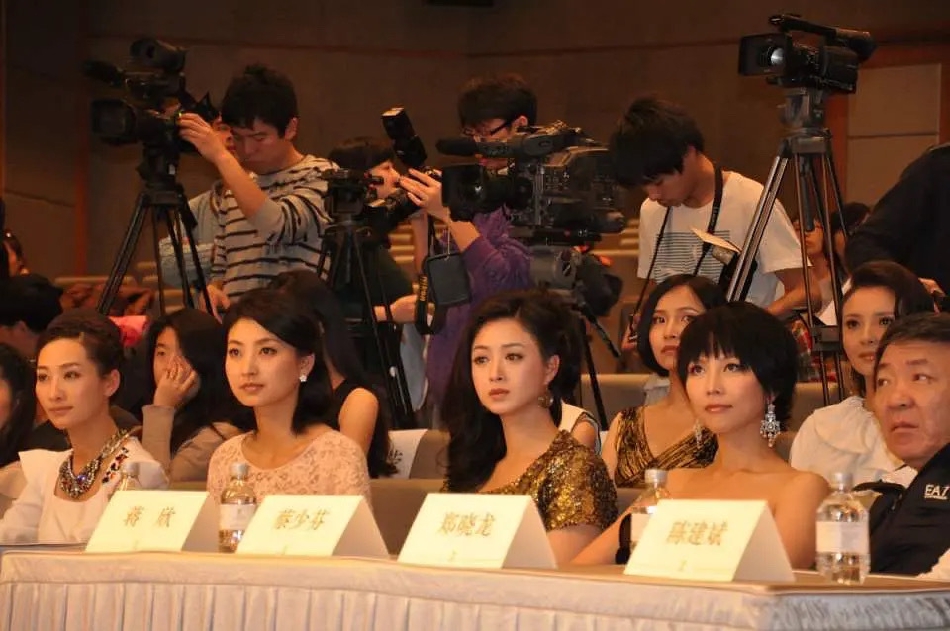 组图：《甄嬛传》庆功宴旧照孙俪蒋欣谭松韵等小主同框清丽可爱