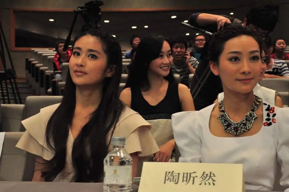 组图：《甄嬛传》庆功宴旧照孙俪蒋欣谭松韵等小主同框清丽可爱