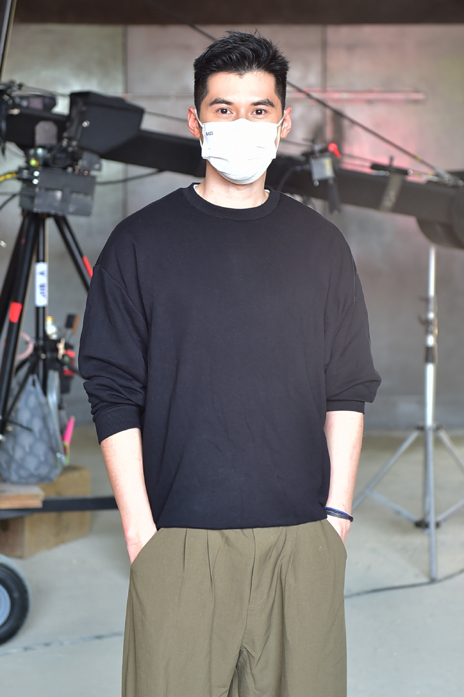 组图：电影《海关战线》开机！张学友谢霆锋海关调查员造型曝光