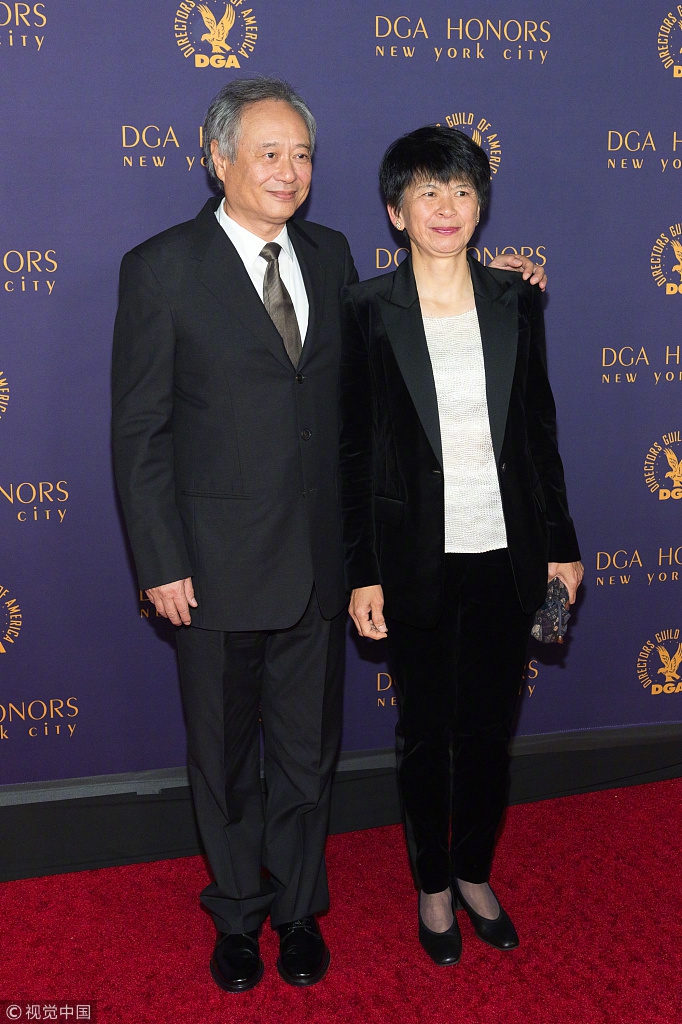 导演李安获美国导演协会(dga)颁发的终身成就奖,妻子林惠嘉罕见现身