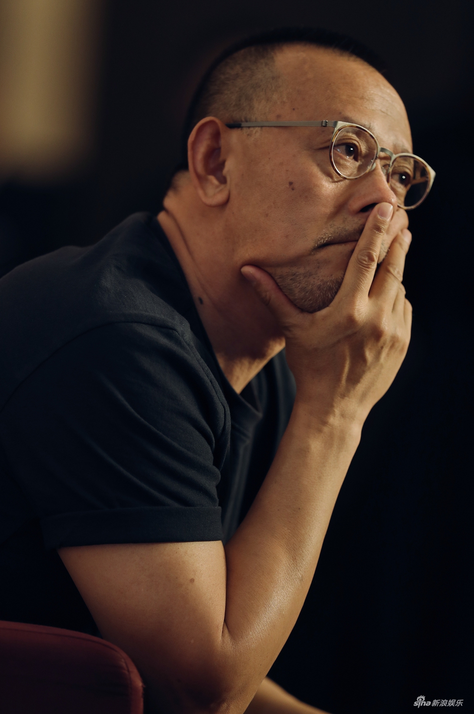 组图:姜文上影节受访不"怼"人 表情认真man力十足
