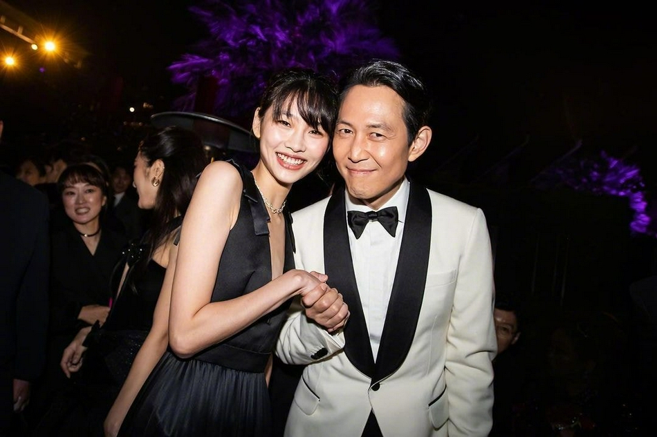 組圖：笑得超開心！李政宰晒與鄭浩妍JENNIE合照