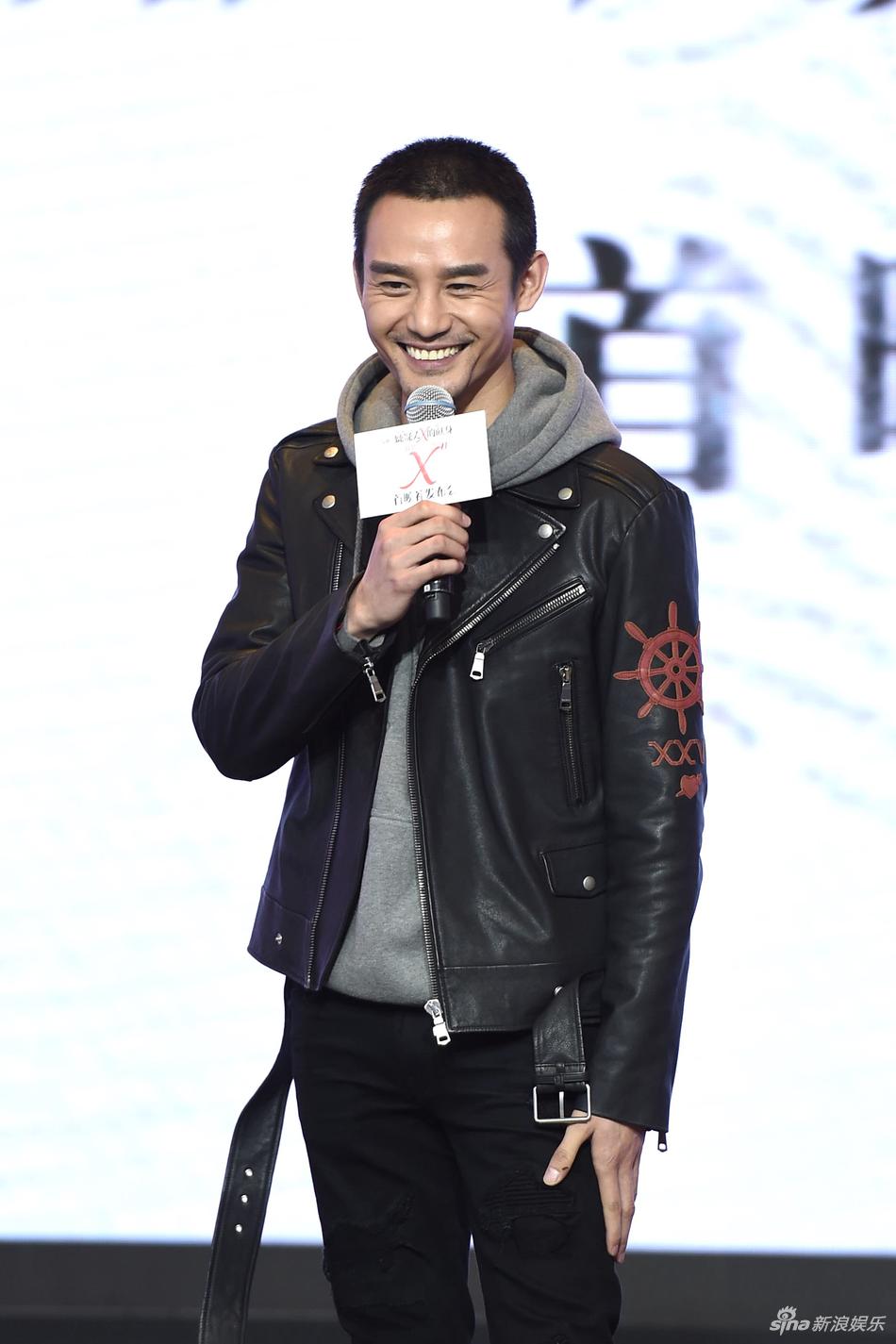 组图:林心如花裙蓝衫雅致十足 王凯寸头黝黑显疲态_高清图集_新浪网