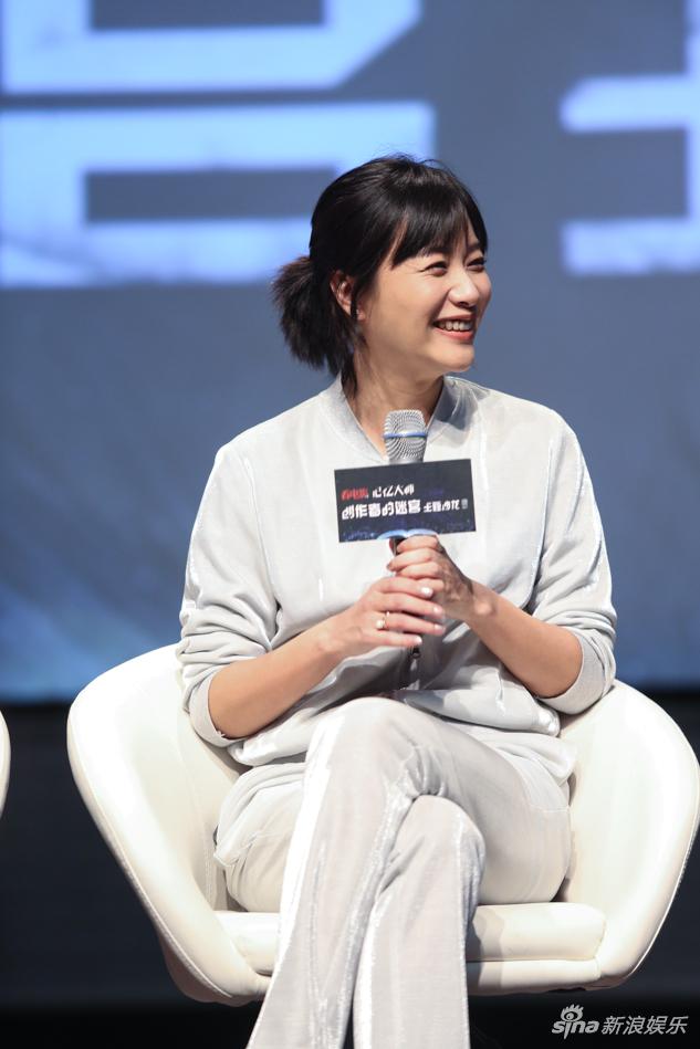 组图:徐静蕾素雅亮相谈新作:烧脑到新高度_高清图集_新浪网