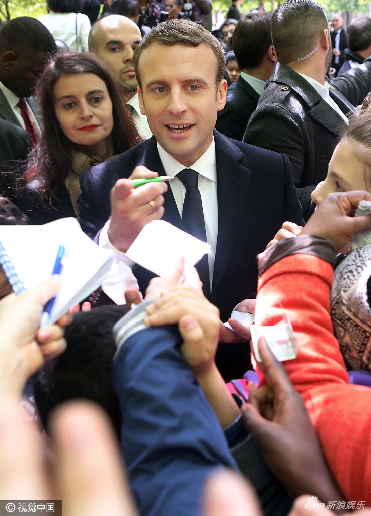法国高颜值总统人气不输小鲜肉