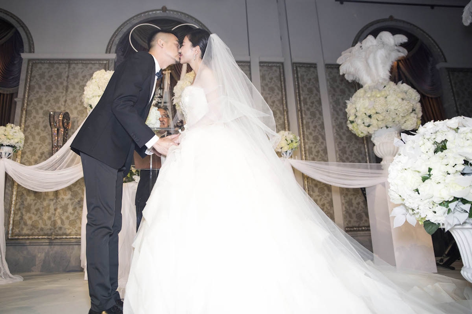 新浪娱乐讯 杨子姗吴中天今日在台北举行婚礼,上午迎娶仪式后,下午