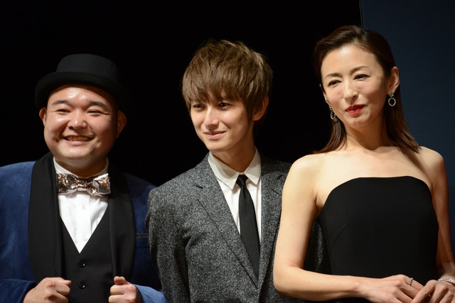组图:《钢炼》日本首映群星现身 藤冈靛再现"响指"动