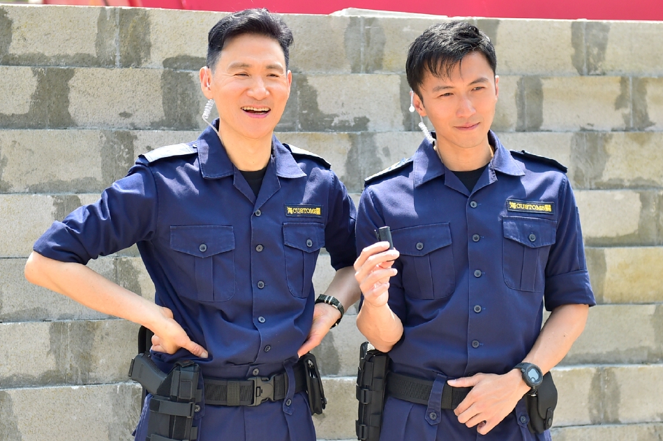 组图：电影《海关战线》开机！张学友谢霆锋海关调查员造型曝光第3张图片
