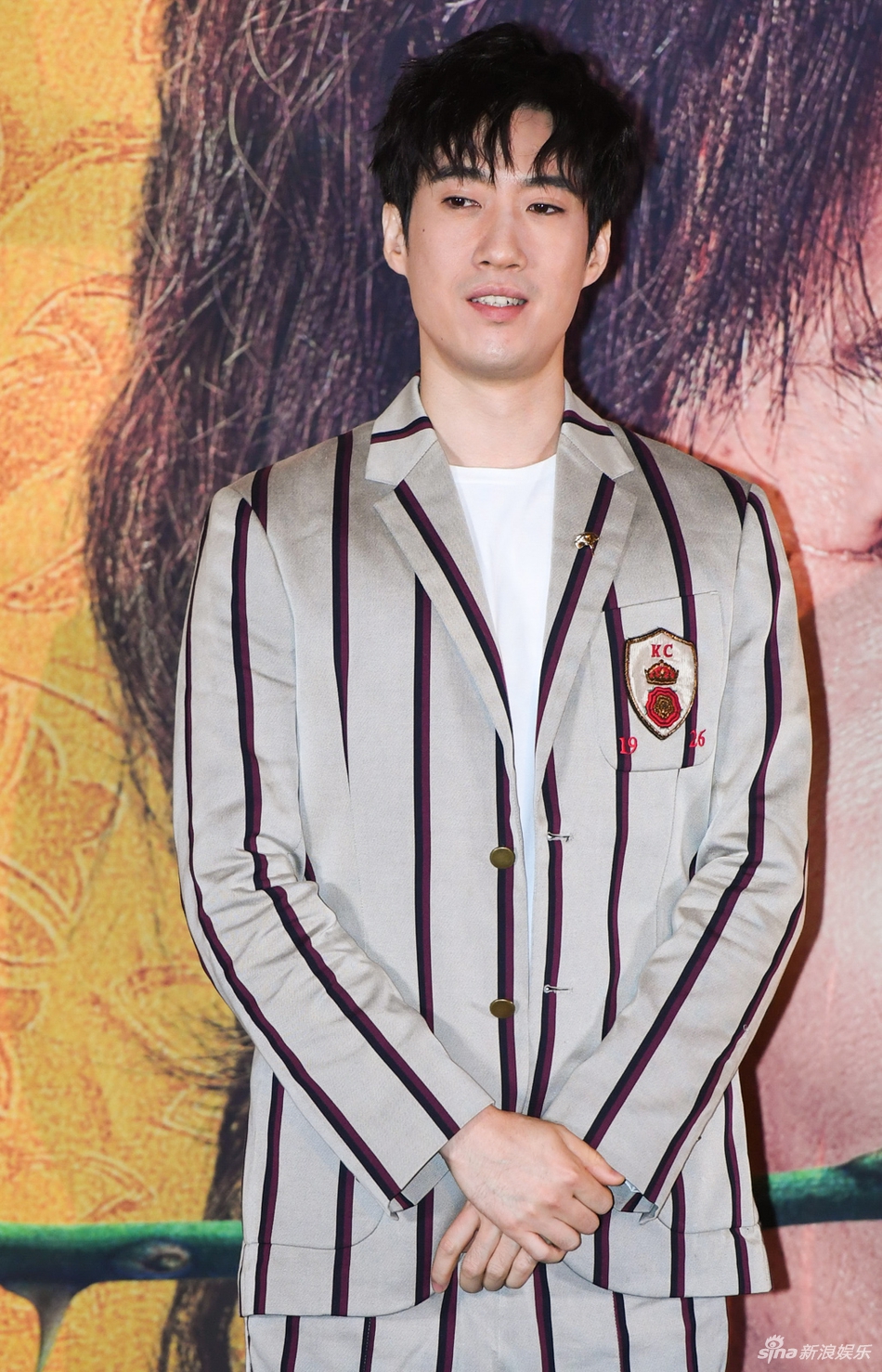 沈腾,宋芸桦,常远等主创现身活动,沈腾身穿花衬衫骚气十足,宋芸桦粉衣