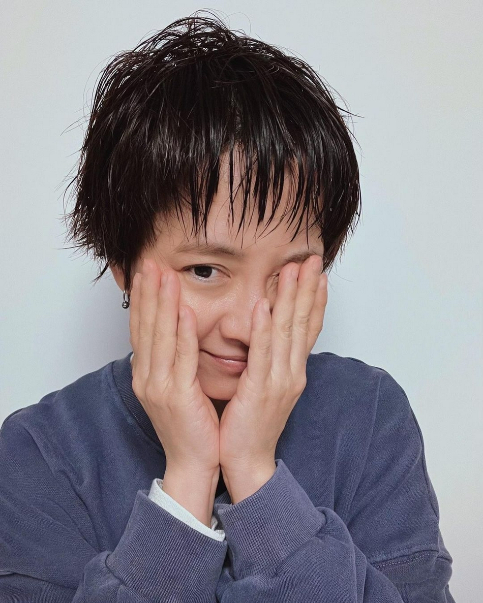 组图：宋智孝出道20年激短发型曝光！突剪短自豪“真帅”