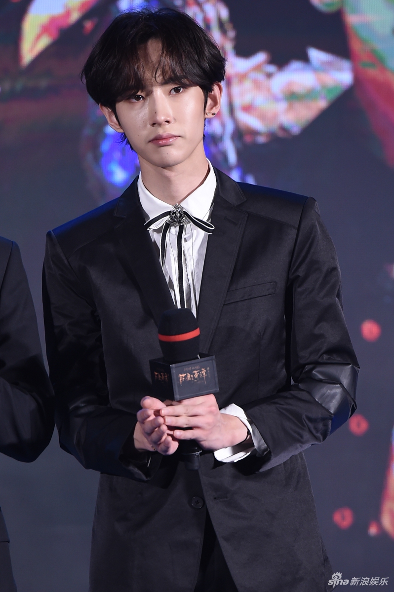 组图:宋茜和王力宏对打美腿吸睛 乐华七子西服亮相帅气_高清图集_新浪