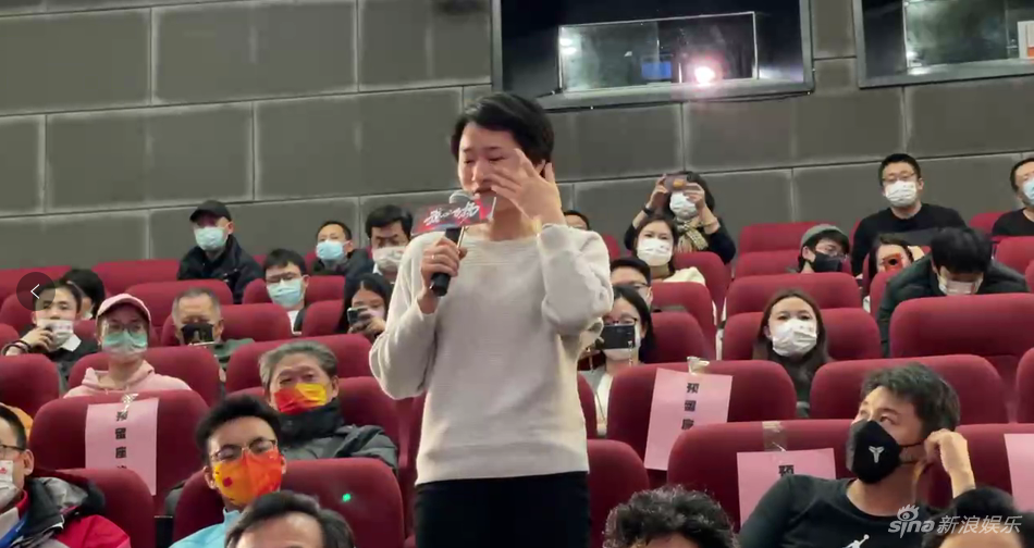 组图：孟美岐现身《我心飞扬》首映礼白衬衫配牛仔裤青春洋溢第7张图片