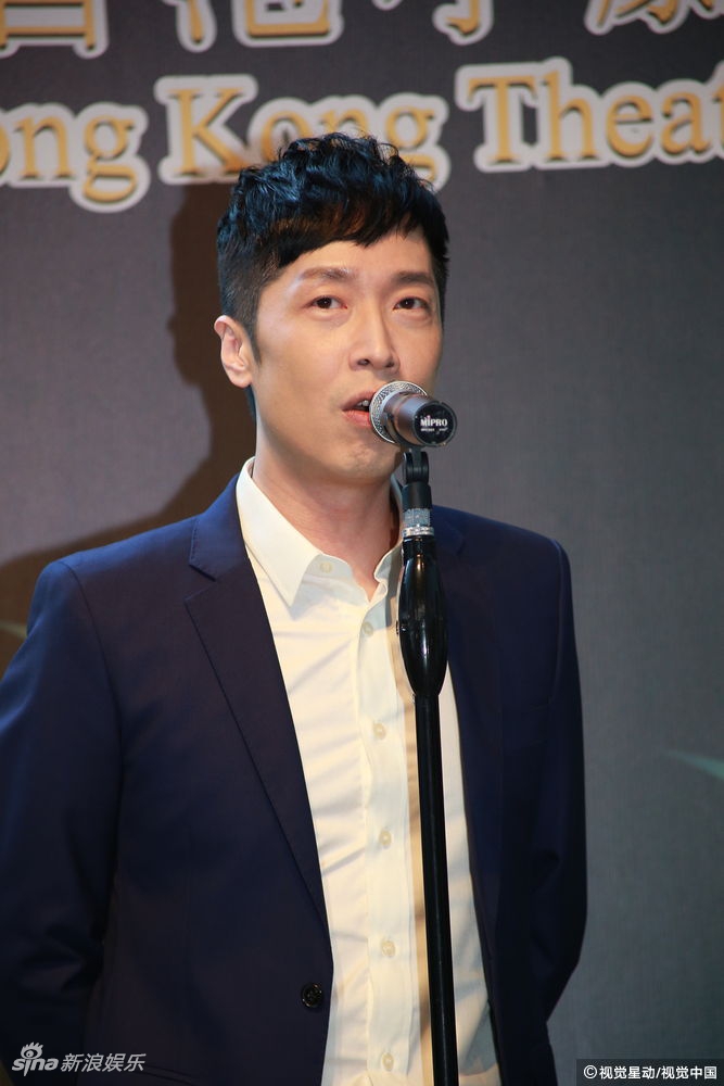 组图:马浚伟吸纳新演员 自称架起眼镜随时徐志摩上身