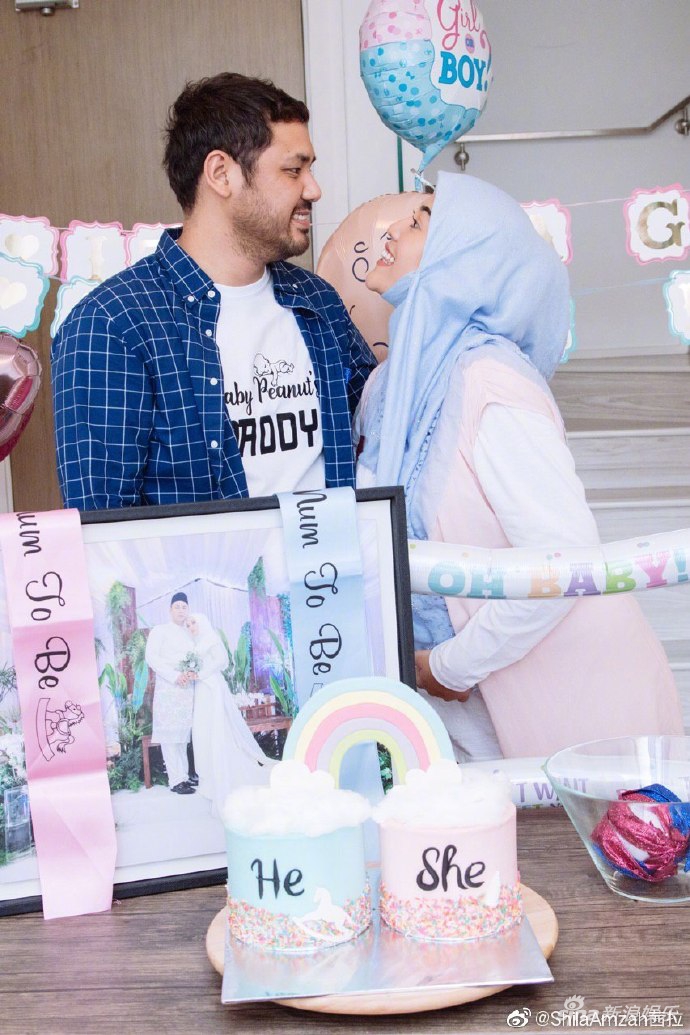 组图:茜拉小腹隆起晒迎婴宴图片 与老公甜蜜对视恩爱十足