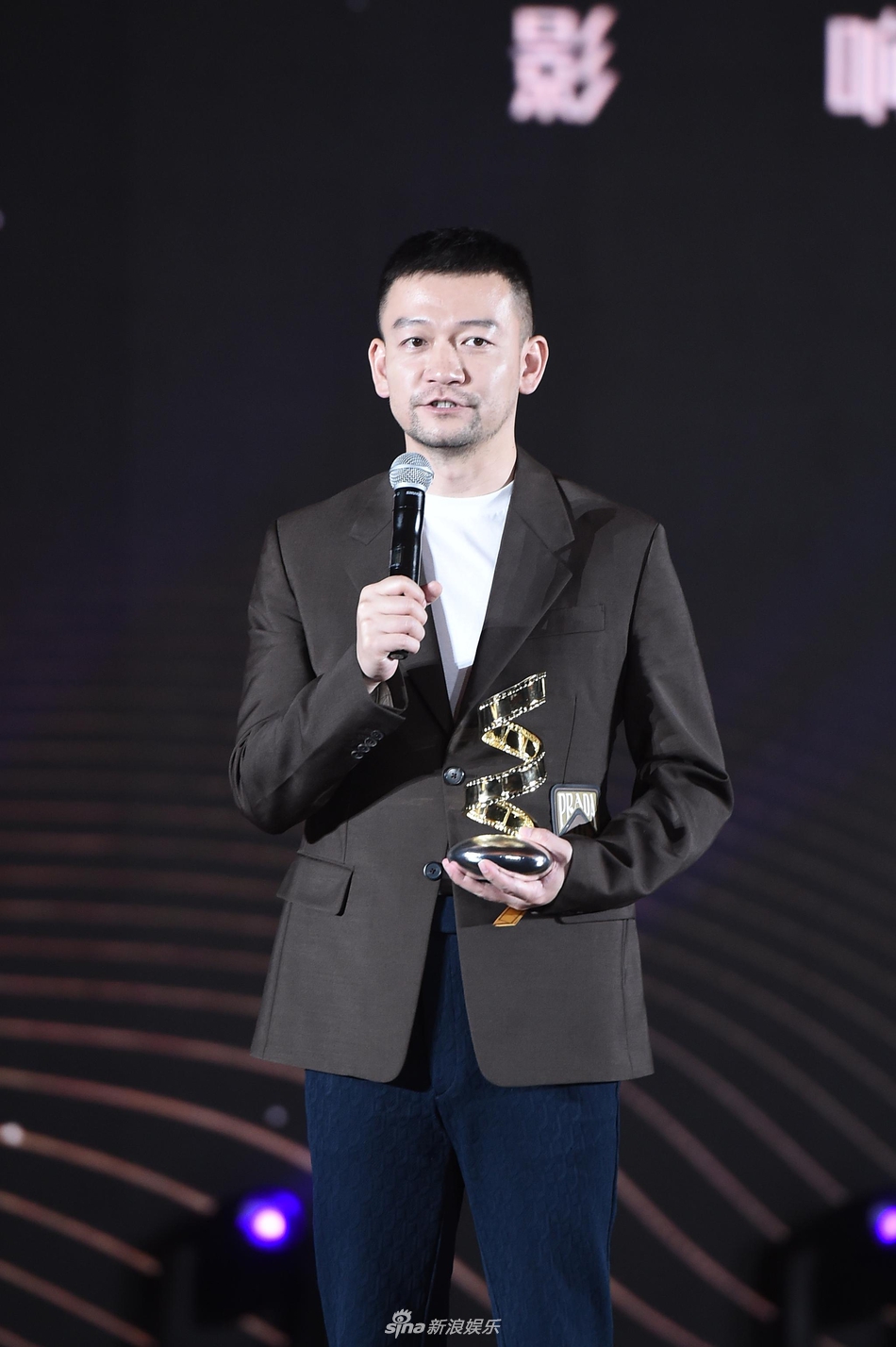 组图:2019微博电影之夜 郭帆获微博最具影响力青年导演荣誉