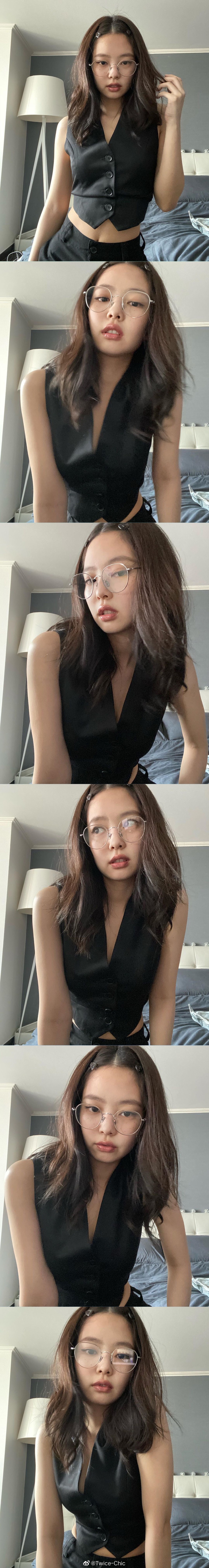 组图：百变妮妮！Jennie晒多组日常穿搭 或乖巧甜美或酷感朋克
