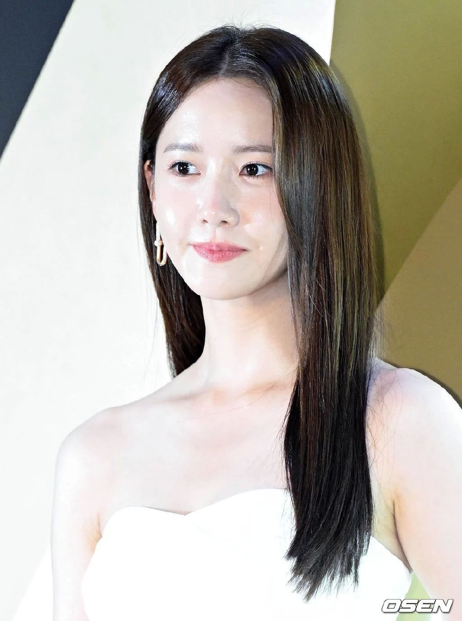 组图:林允儿七夕出席活动 一身素白长发垂肩自带仙气_高清图集_新浪网