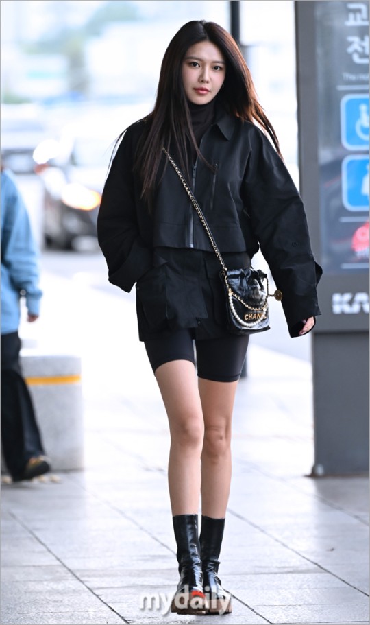 组图:少女时代秀英最新机场照曝光 因海外行程出国_高清图集_新浪网