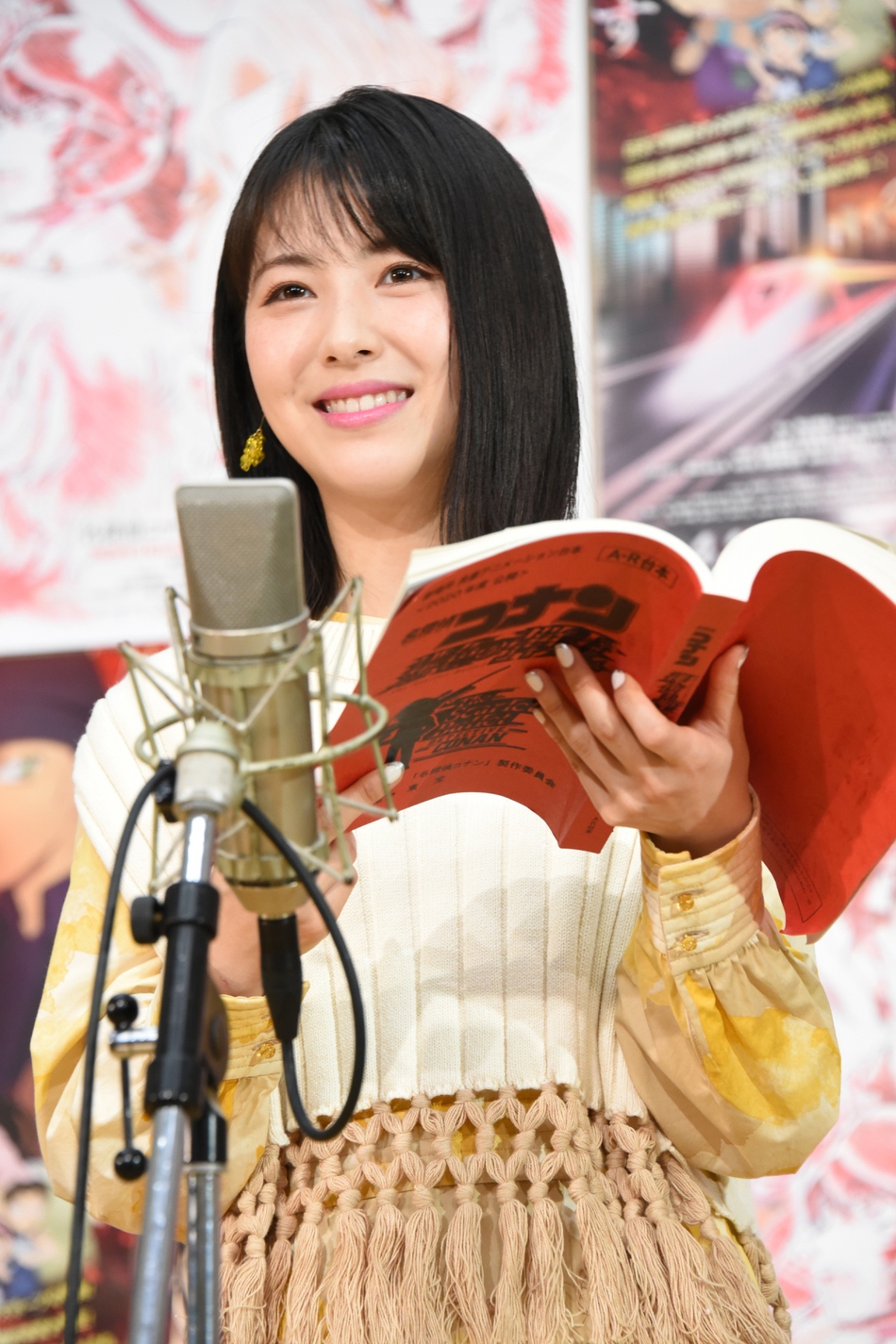 组图:滨边美波出席《柯南》配音 月牙笑眼展现天然可爱