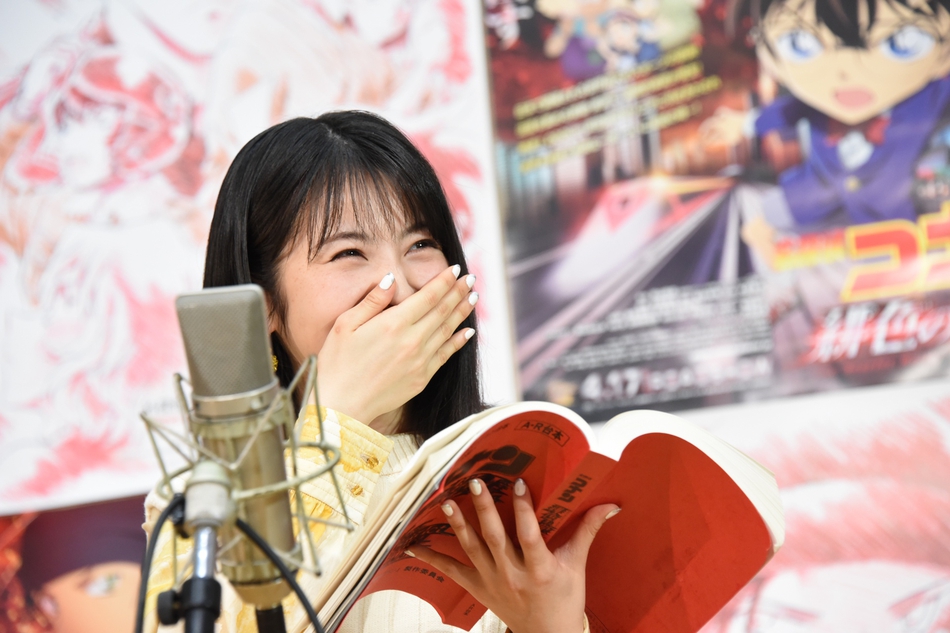 组图:滨边美波出席《柯南》配音 月牙笑眼展现天然可爱