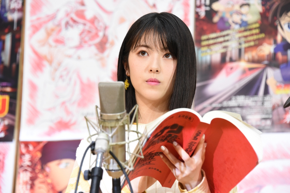 组图:滨边美波出席《柯南》配音 月牙笑眼展现天然可爱