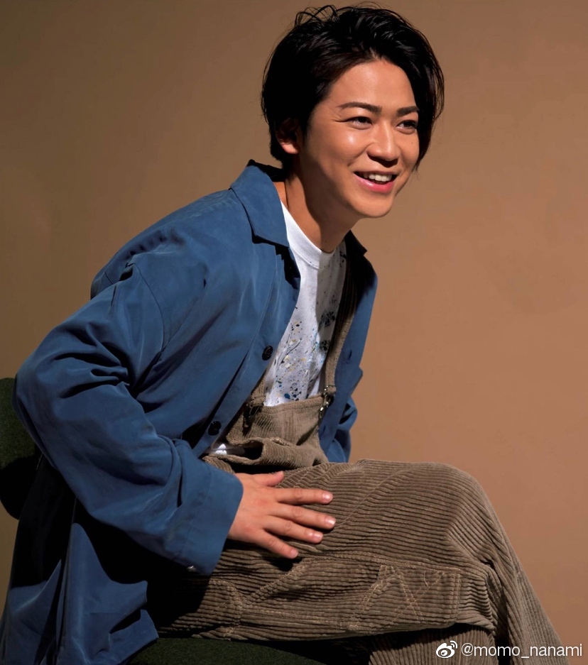 组图:龟梨和也拍摄时尚杂志写真 大地色穿搭显沉稳气质