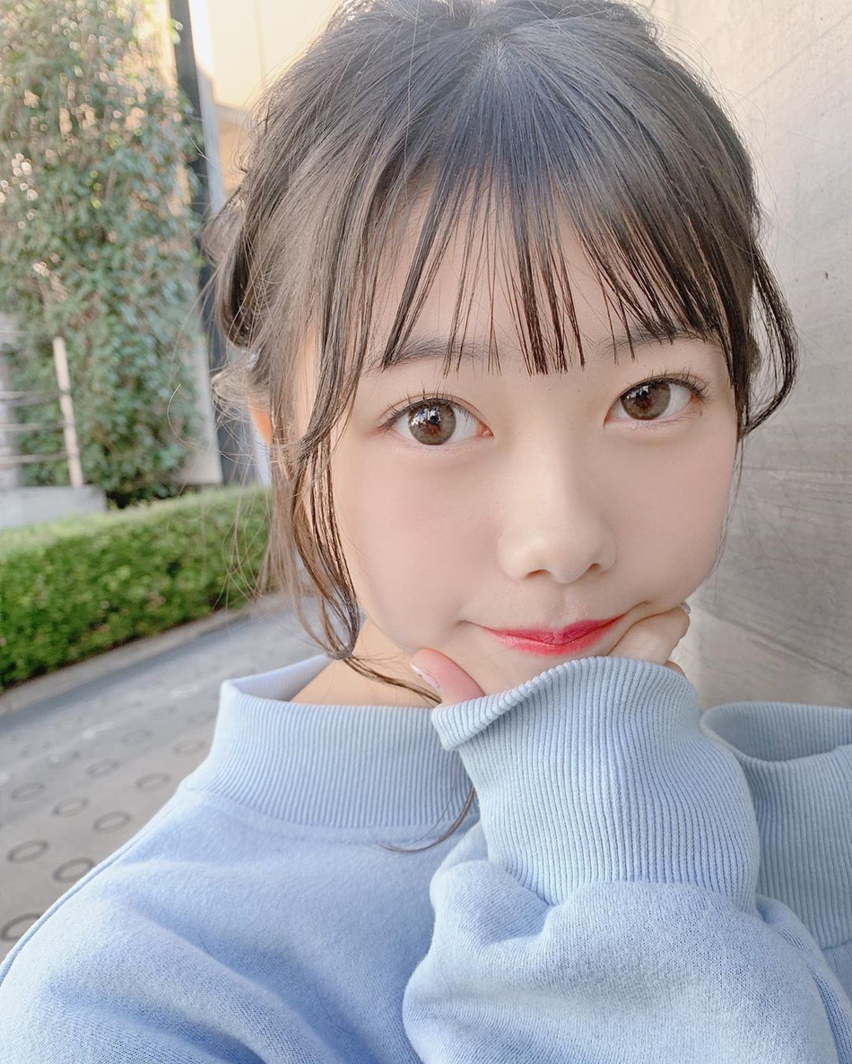 组图:akb48成员千叶惠里晒新照 糖果系少女甜蜜亲人