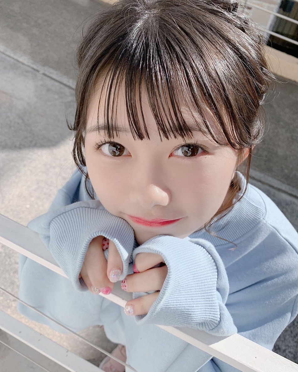 组图:akb48成员千叶惠里晒新照 糖果系少女甜蜜亲人