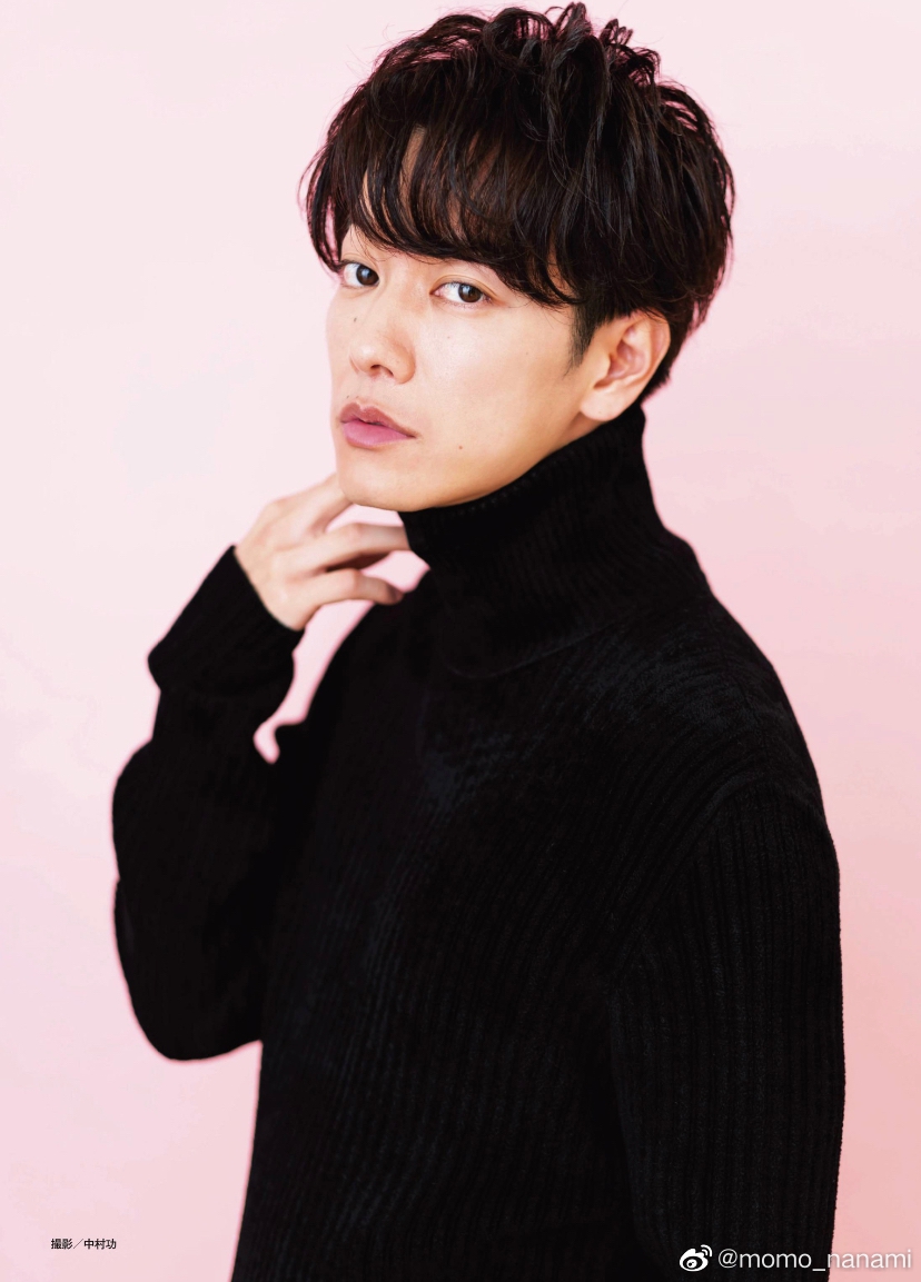 组图:佐藤健日剧造型登《女7》 再现高冷帅气男友